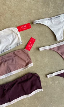 AVRIL KAURY ART 3017