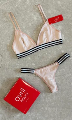 AVRIL KAURY ART 6004