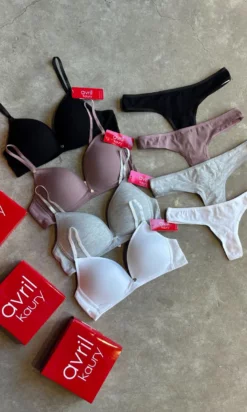 AVRIL KAURY ART 3013